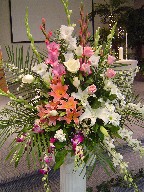 Roses, gladiolas, lillies, waxflowers, monte casino white, orchids, and daisies